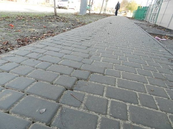 Проспект у Володимирі-Волинському ремонтують «халтурщики»? ФОТО